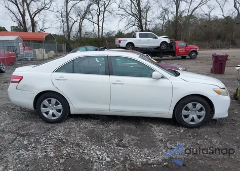 2011 Toyota Camry Le z USA, uszkodzony, nr VIN 4T1BF3EK8BU740714
